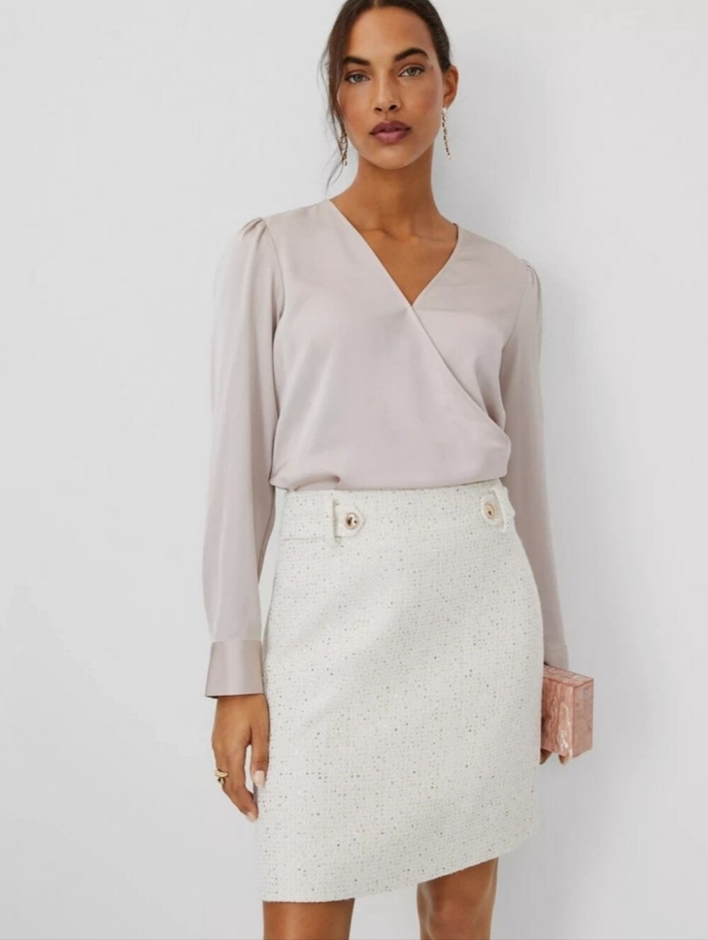 Ann Taylor ivory tweed pencil skirt with subtle gold metallic details